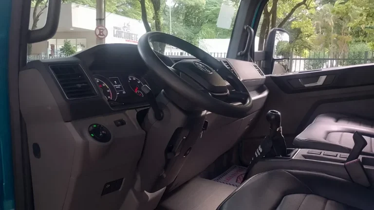 Caminhão Volkswagen 9180 Delivery 2024 Baú Completo