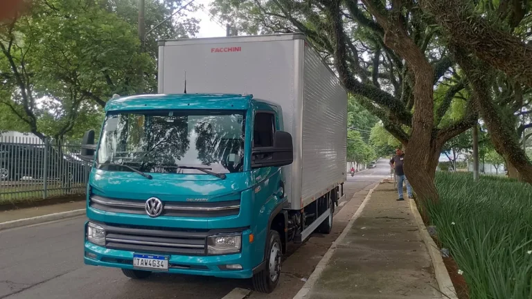 Caminhão Volkswagen 9180 Delivery 2024 Baú Completo