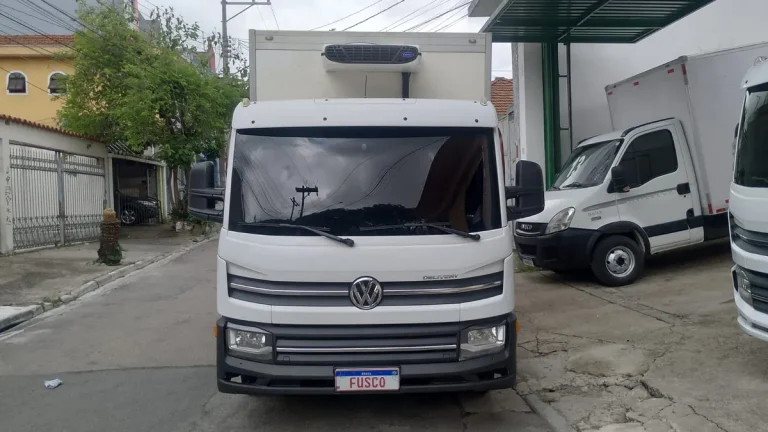 Caminhão Volkswagen Delivery Express 2020 Baú Refrigerado