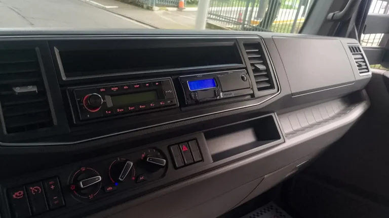 Caminhão Volkswagen 9180 Delivery 2024 Baú Completo