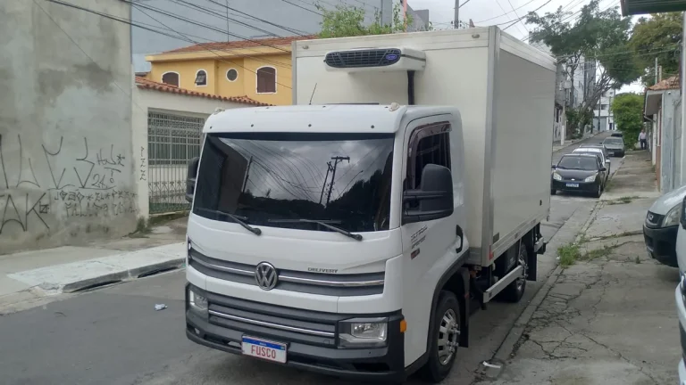 Caminhão Volkswagen Delivery Express 2020 Baú Refrigerado