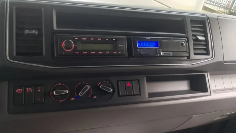 Caminhão Volkswagen 9180 Delivery 2024 Baú Completo