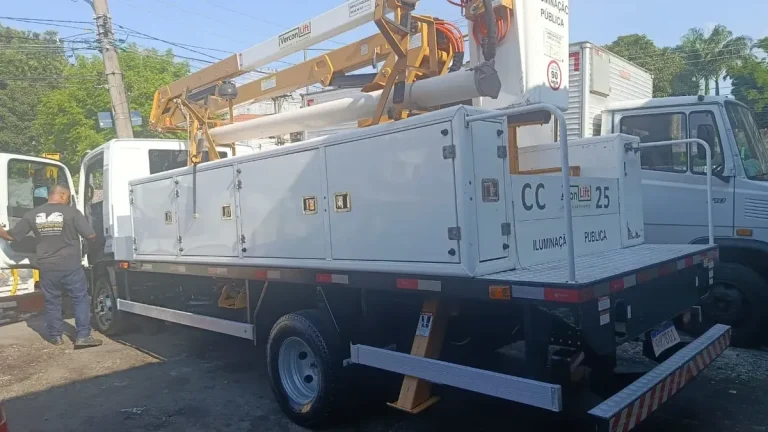 Caminhão Volkswagen Delivery 6170 2023 Com Cesto Aéreo