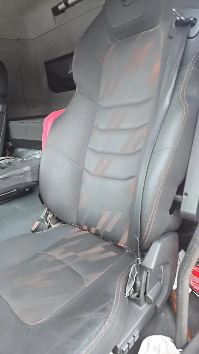 Mercedes-benz Axor 1933 2018 Leito