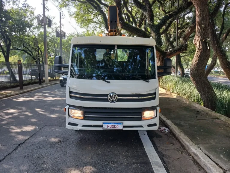 Caminhão Volkswagen Delivery 6170 2023 Com Cesto Aéreo