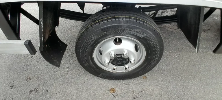 Caminhão Volkswagen Delivery Express 2022 Baú Azul Metálica Prime