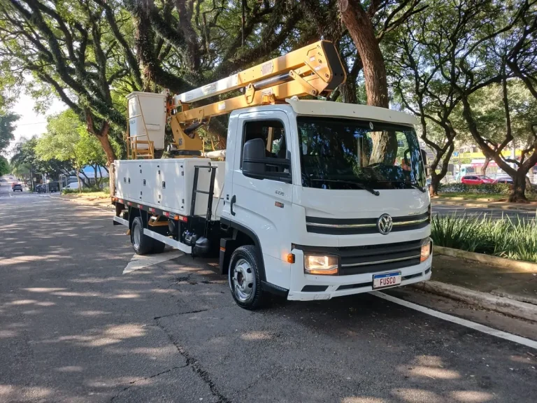 Caminhão Volkswagen Delivery 6170 2023 Com Cesto Aéreo