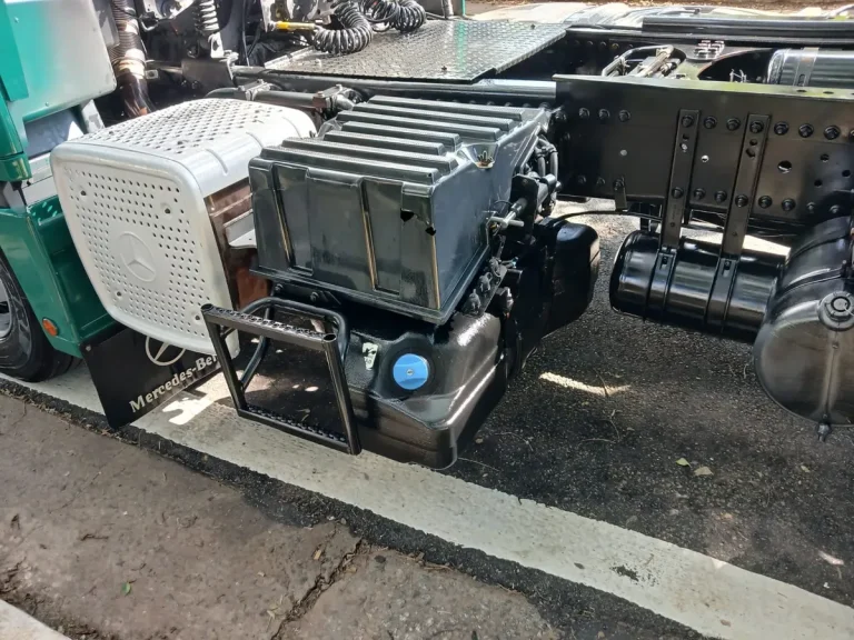 Caminhão Mercedes-benz Axor 1933 2014 Leito