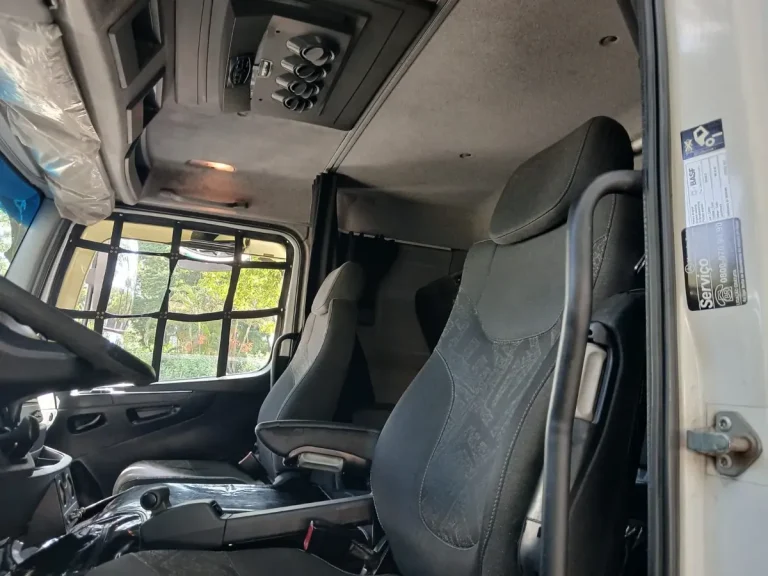 Caminhão Mercedes-benz Axor 1933 2014 Leito