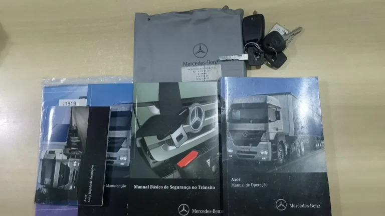 Caminhão Mercedes-benz Axor 1933 2014 Leito