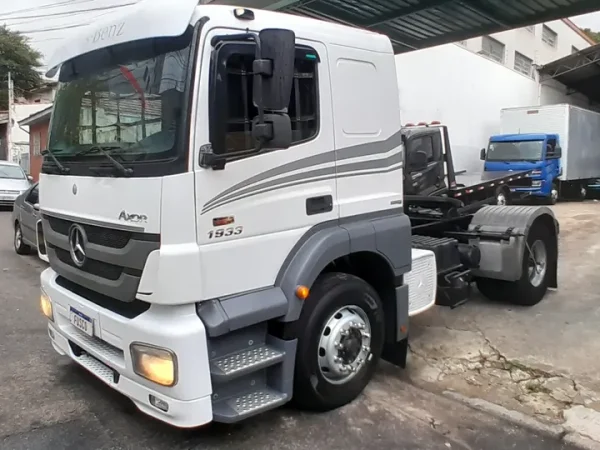 Caminhão Mercedes-benz Axor 1933 2014 Leito