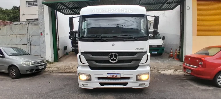 Caminhão Mercedes-benz Axor 1933 2014 Leito