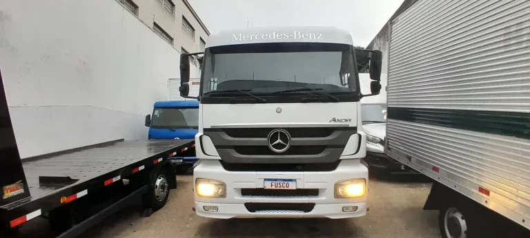 Caminhão Mercedes-benz Axor 1933 2014 Leito