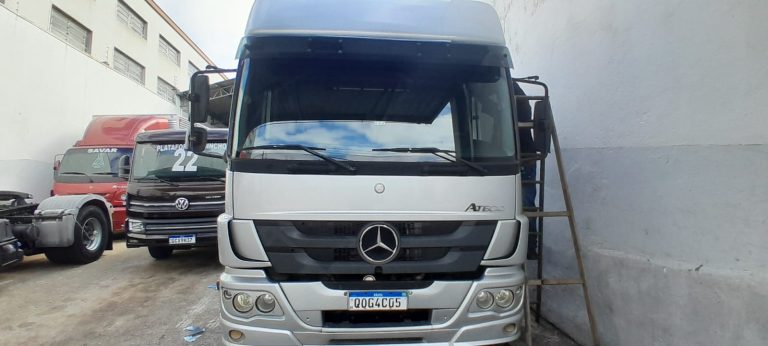 Caminhão Mercedes-Benz atego 3030 bitruck 2018 carroceria madeira
