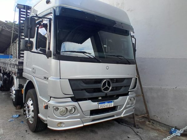 Caminhão Mercedes-Benz atego 3030 bitruck 2018 carroceria madeira