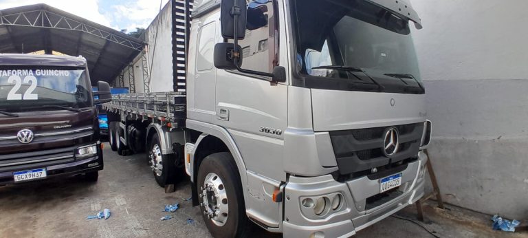 Caminhão Mercedes-Benz atego 3030 bitruck 2018 carroceria madeira