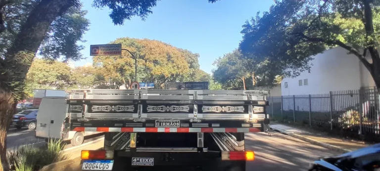 Caminhão Mercedes-Benz Atego 3030 2018 Leito