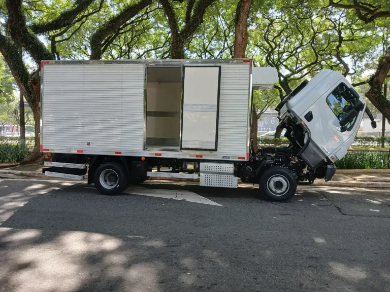 Caminhão Mercedes-Benz Accelo 1017 2024 Baú Refrigerado