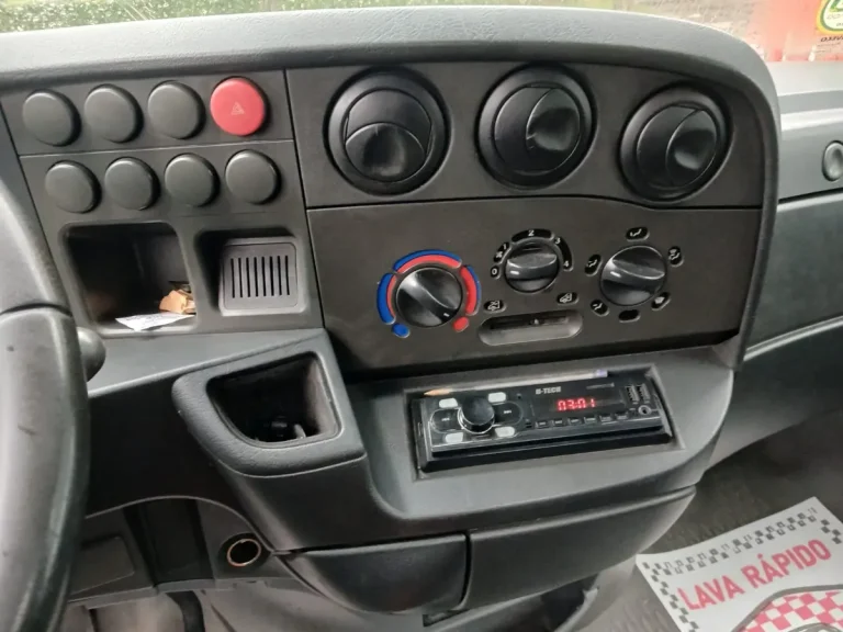 Caminhão Iveco Daily 35s14 2009 Carroceria Madeira