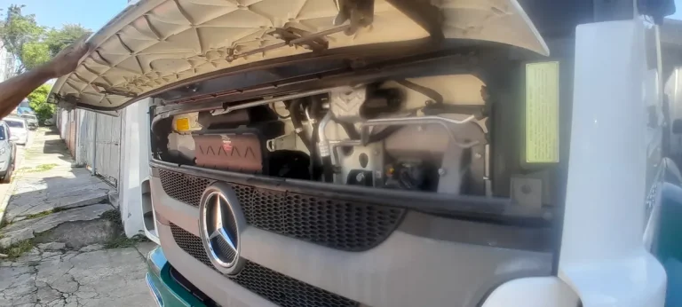 Caminhão Mercedes-Benz 1933 Axor 2016 Teto Alto Leito