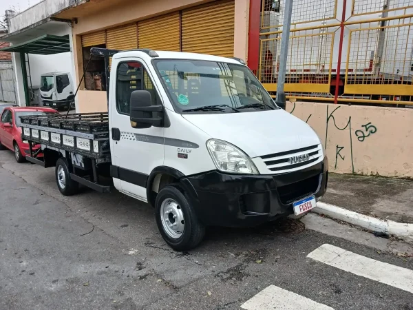Caminhão Iveco Daily 35s14 2009 Carroceria Madeira