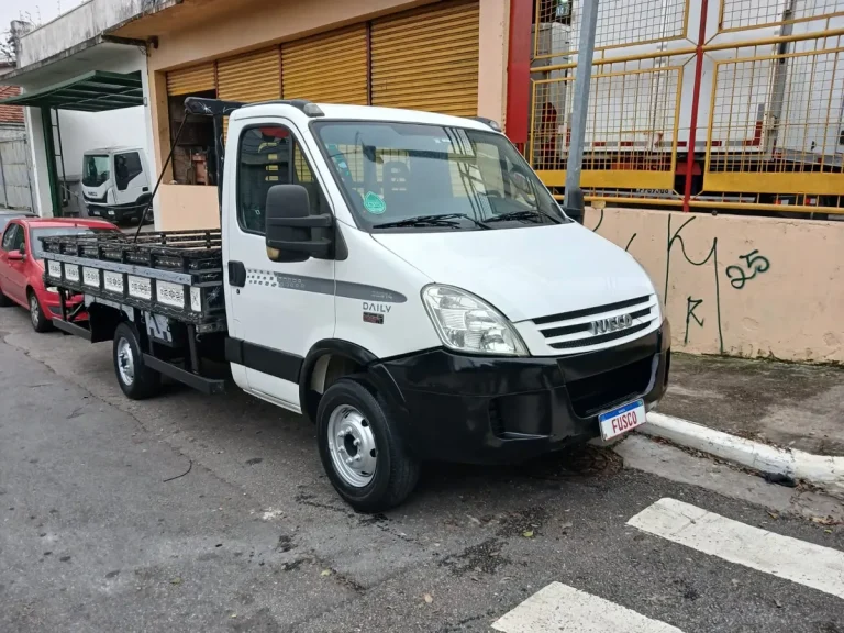 Caminhão Iveco Daily 35s14 2009 Carroceria Madeira
