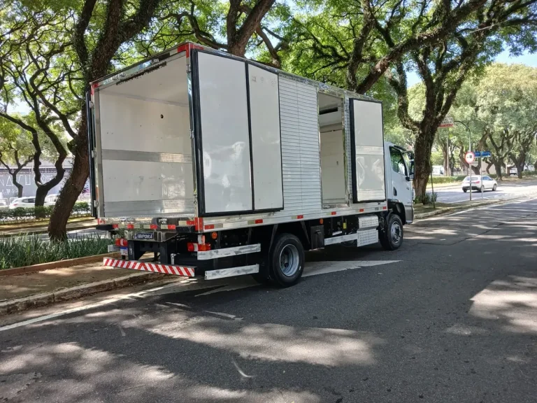Caminhão Mercedes-Benz Accelo 1017 2024 Baú Refrigerado