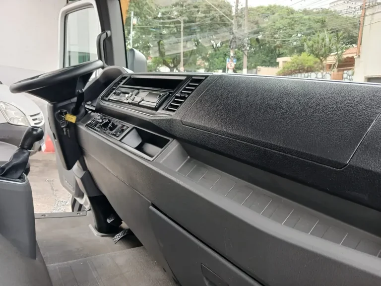 Caminhão Volkswagen 9.180 Delivery 2023 Cabine Auxiliar Carroceria Completo