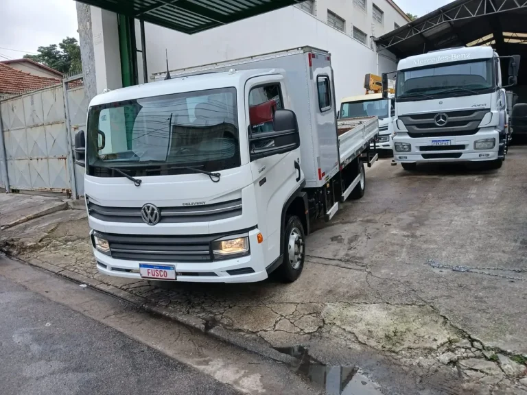 Caminhão Volkswagen 9.180 Delivery 2023 Cabine Auxiliar Carroceria Completo