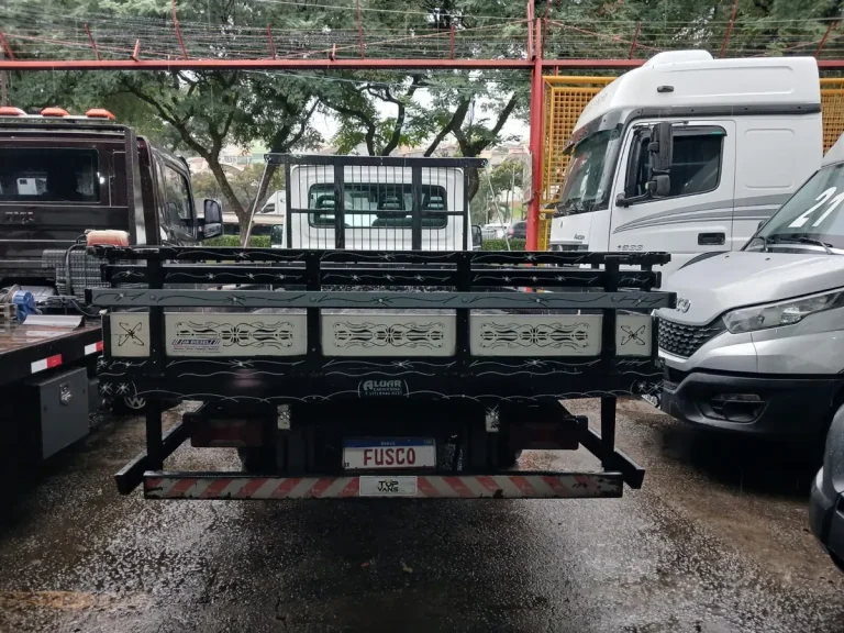 Caminhão Iveco Daily 35s14 2009 Carroceria Madeira