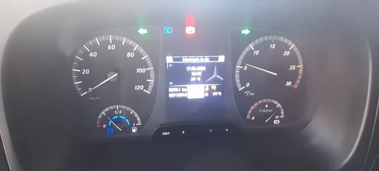 Caminhão Mercedes-Benz Atego 3030 2018 Leito