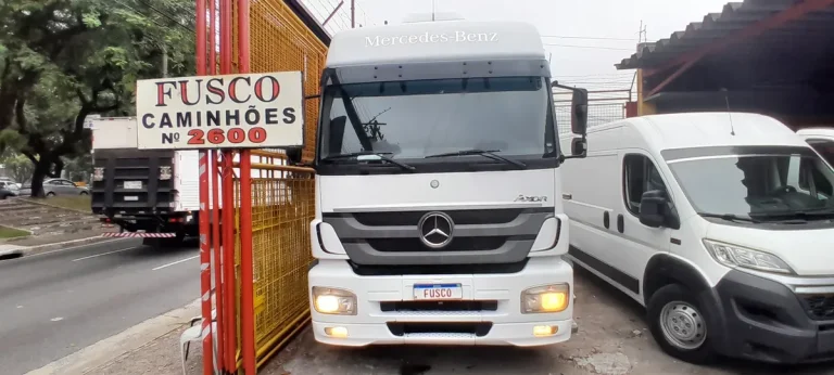 Caminhão Mercedes-Benz 1933 Axor 2016 Teto Alto Leito