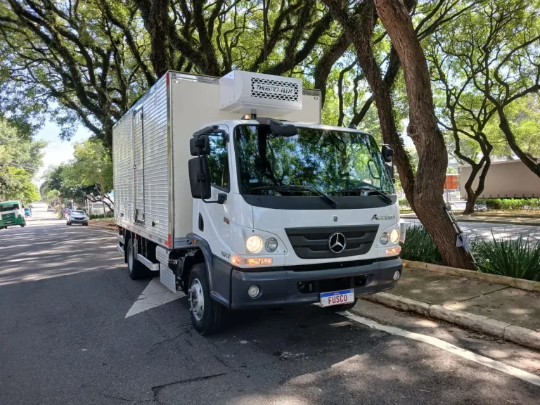 Caminhão Mercedes-Benz Accelo 1017 2024 Baú Refrigerado