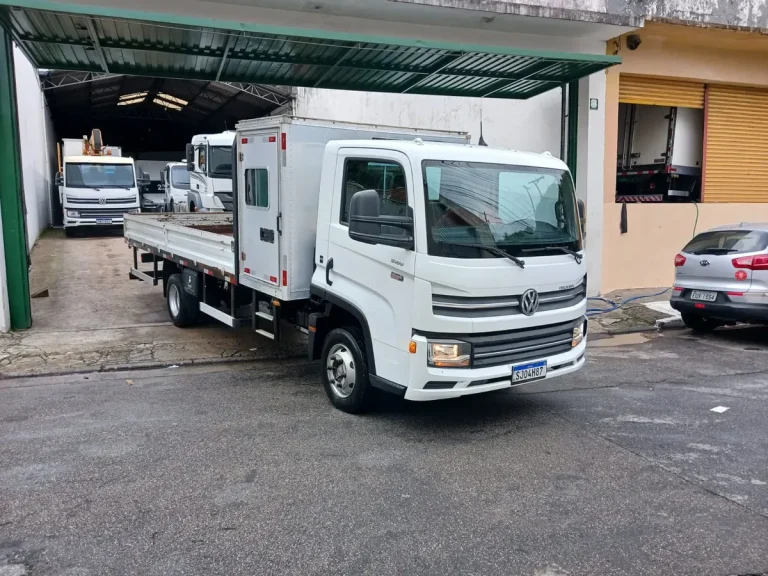 Caminhão Volkswagen 9.180 Delivery 2023 Cabine Auxiliar Carroceria Completo