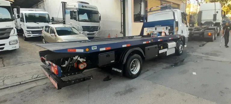 Caminhão Mercedes-Benz Accelo 817 2025 Plataforma Guincho