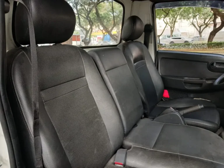 Caminhão Kia Bongo 2.5 Std 4×2 Rs Turbo S/ Carroceria 2p