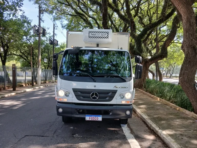 Caminhão Mercedes-Benz Accelo 1017 2024 Baú Refrigerado