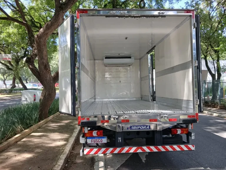 Caminhão Mercedes-Benz Accelo 1017 2024 Baú Refrigerado
