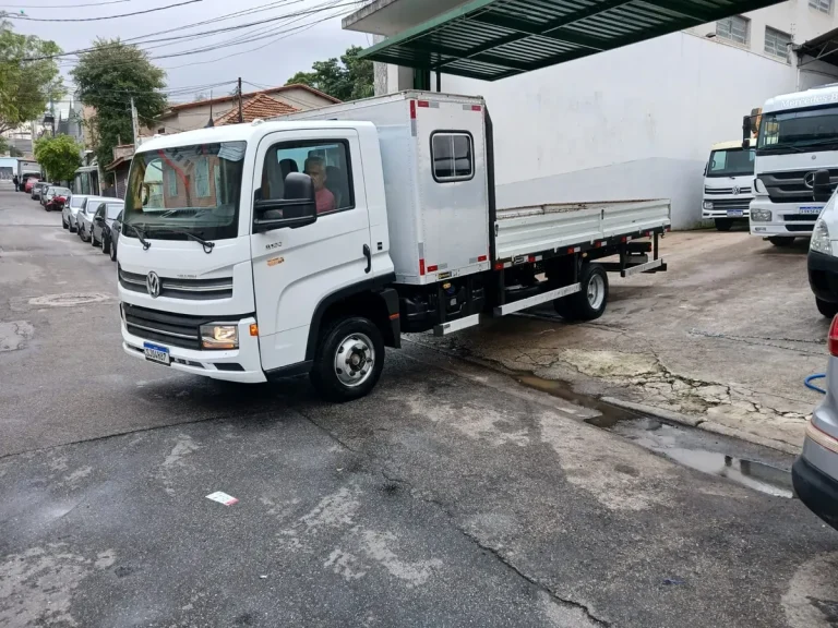 Caminhão Volkswagen 9.180 Delivery 2023 Cabine Auxiliar Carroceria Completo