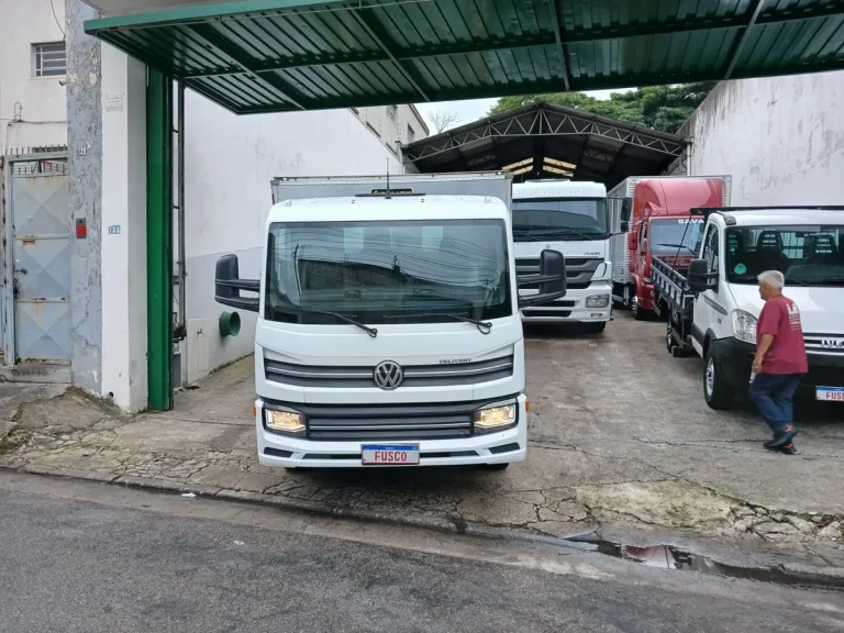 Caminhão Volkswagen 9.180 Delivery 2023 Cabine Auxiliar Carroceria Completo