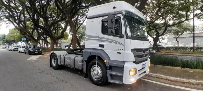 Caminhão Mercedes-Benz 1933 Axor 2016 Teto Alto Leito