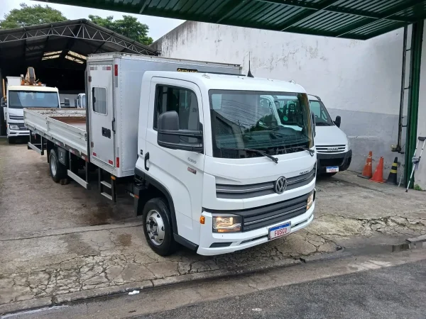 Caminhão Volkswagen 9.180 Delivery 2023 Cabine Auxiliar Carroceria Completo