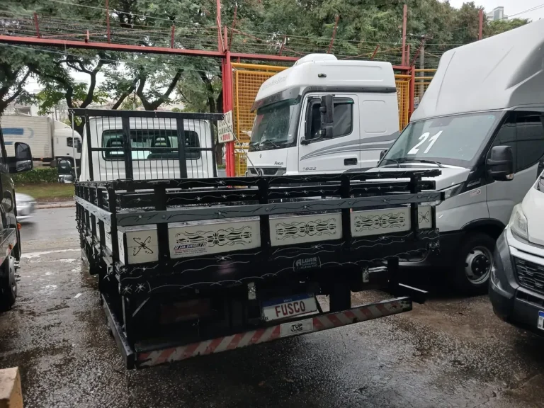 Caminhão Iveco Daily 35s14 2009 Carroceria Madeira