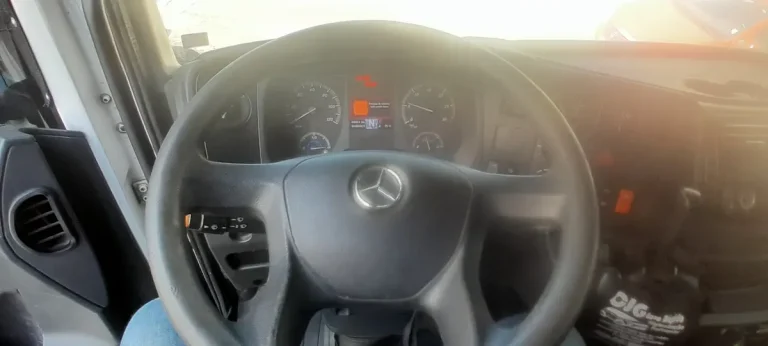 Caminhão Mercedes-Benz 1933 Axor 2016 Teto Alto Leito