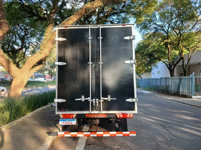 Caminhão Kia Bongo 2.5 Std 4×2 Rs Turbo C/ Carroceria 2p