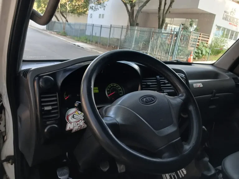 Caminhão Kia Bongo 2.5 Std 4×2 Rs Turbo C/ Carroceria 2p