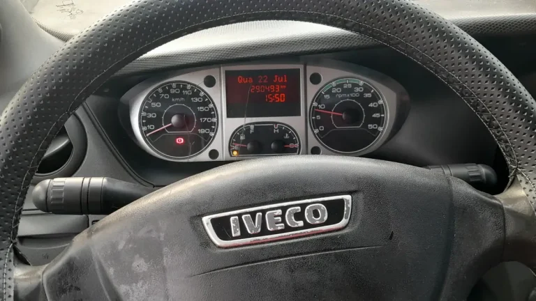 Caminhão Iveco Daily 35s14 Cabine Dupla 2014 Baú