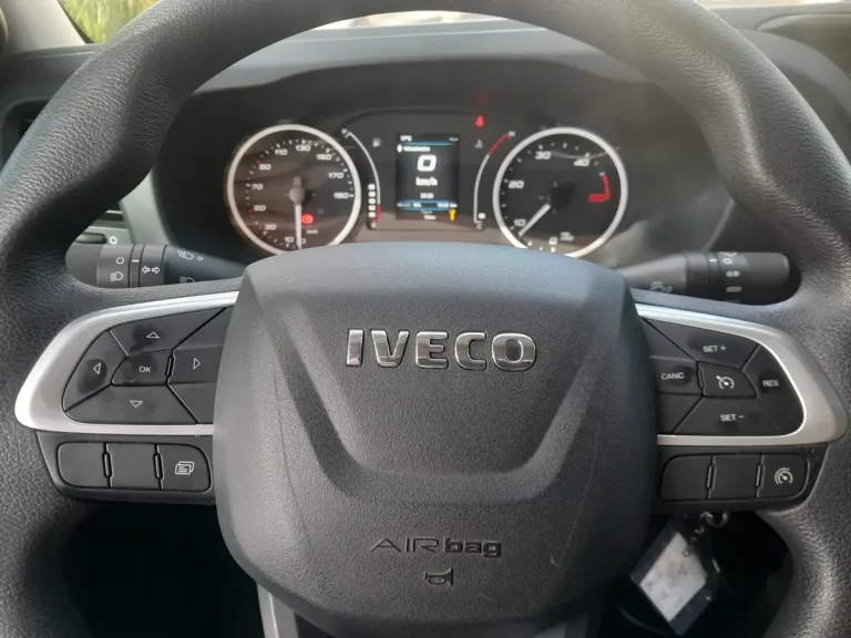 Caminhão Iveco Daily 35160 2023 Baú Grande