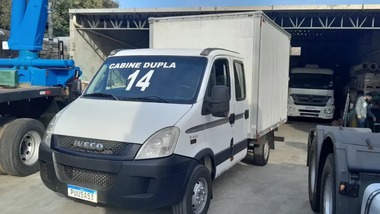 Caminhão Iveco Daily 35s14 Cabine Dupla 2014 Baú