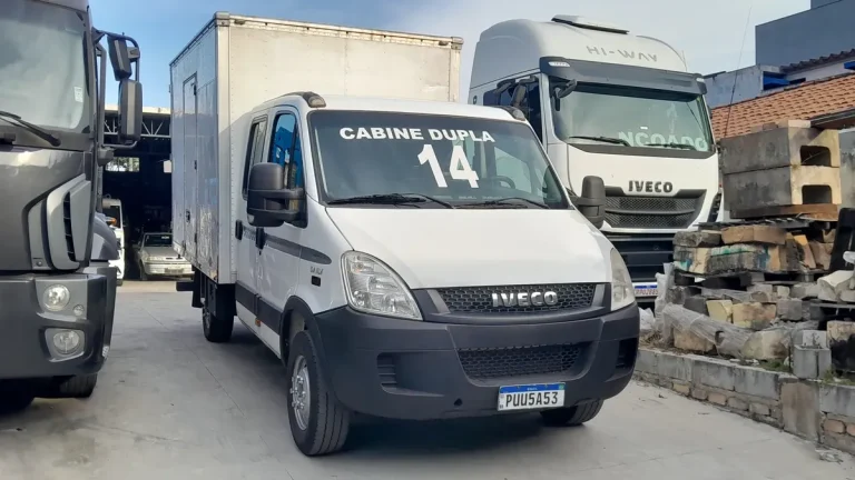 Caminhão Iveco Daily 35s14 Cabine Dupla 2014 Baú